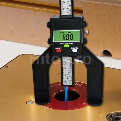 Dispozitiv digital de măsurare a adâncimii cu atașament magnetic