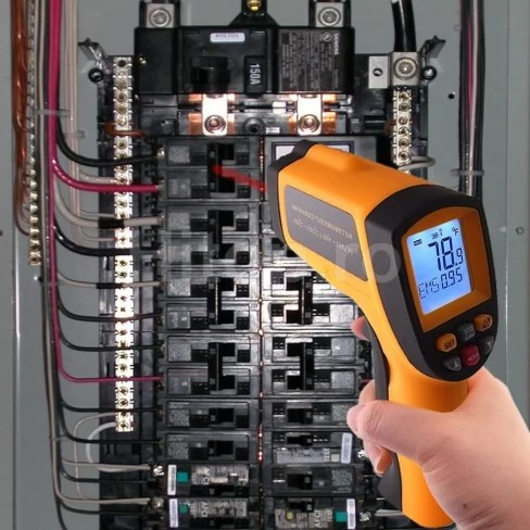 Termometru infraroșu digital 0,10 ~ 0,99 EM 12:1 Pirometru 700 ° C