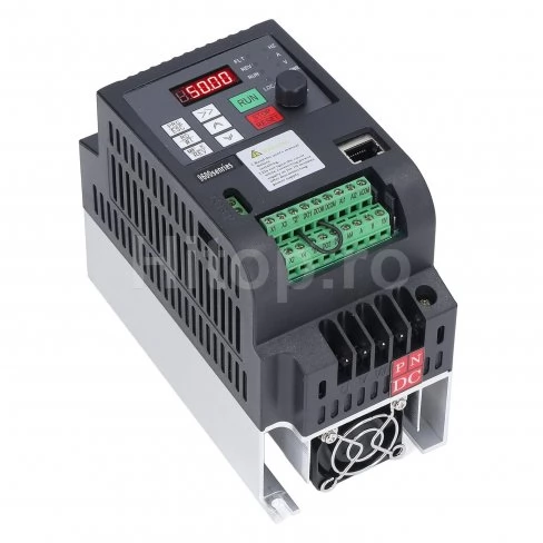 Convertor de frecvență intrare 220V, ieșire 3 x 220V, 2.2KW, 10A, pentru motoare trifazate
