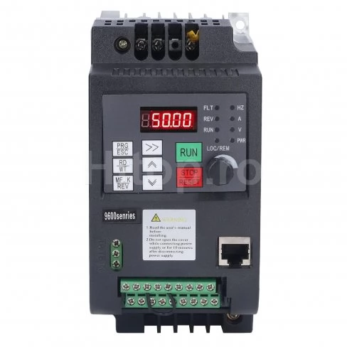 Convertor de frecvență intrare 220V, ieșire 3 x 220V, 2.2KW, 10A, pentru motoare trifazate