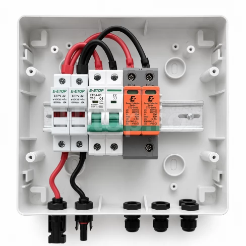 Tablou electric echipat la 500V, 16A pentru sisteme fotovoltaice cu protecție la trăsnet